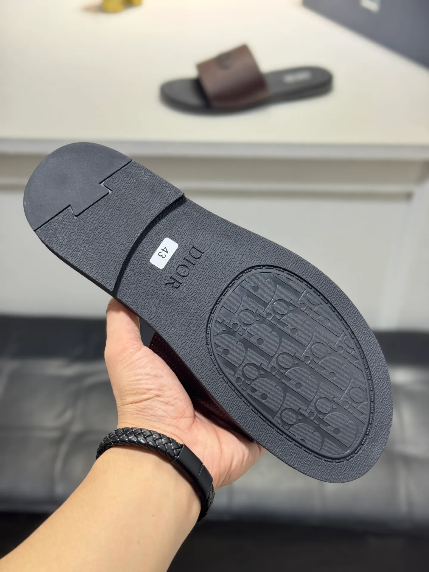 Men's men's shoes 💰320 [New style] 🦇🦇𝐂𝐡𝐫𝐢𝐬𝐭𝐢𝐚𝐧 𝐃𝐢𝐨𝐫 Dior slippers - the latest hot sandals, classic sandals, original replicas, super durable and versatile, cowhide leather with hardware accessories, very comfortable on the feet Look slim and white. Original molded outsole size: 38-44 (.45. Customized